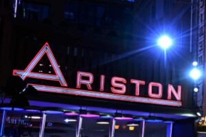 Insegna del teatro Ariston a Sanremo