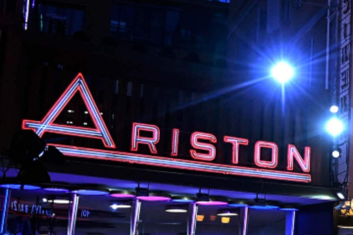 Insegna del teatro Ariston a Sanremo