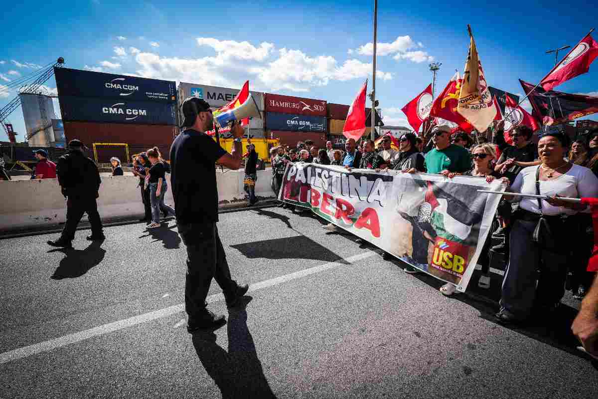 manifestanti in strada