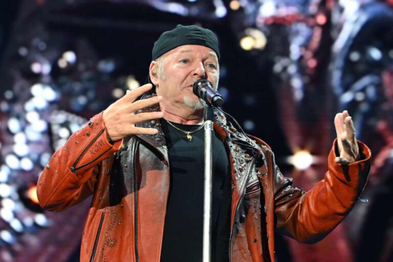Vasco Rossi al microfono