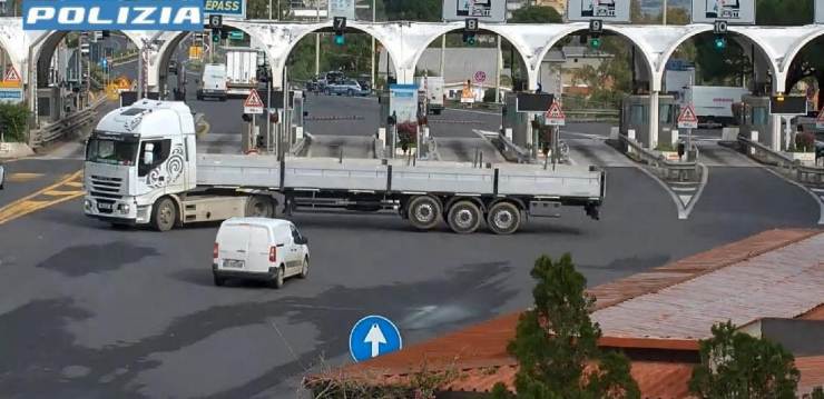 inversione di marcia al casello 